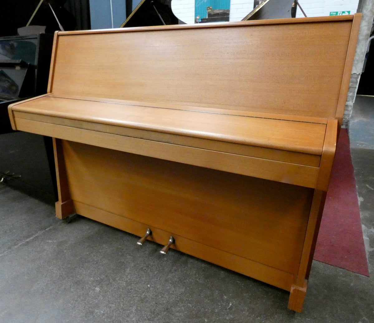 ポーラ マッカードル　Piano 163/350 Chappell Model B Upright Piano in Teak Finish – Shackleford Pianos