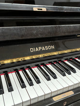 Load image into Gallery viewer, Diapason No.132 Upright piano in Black high gloss