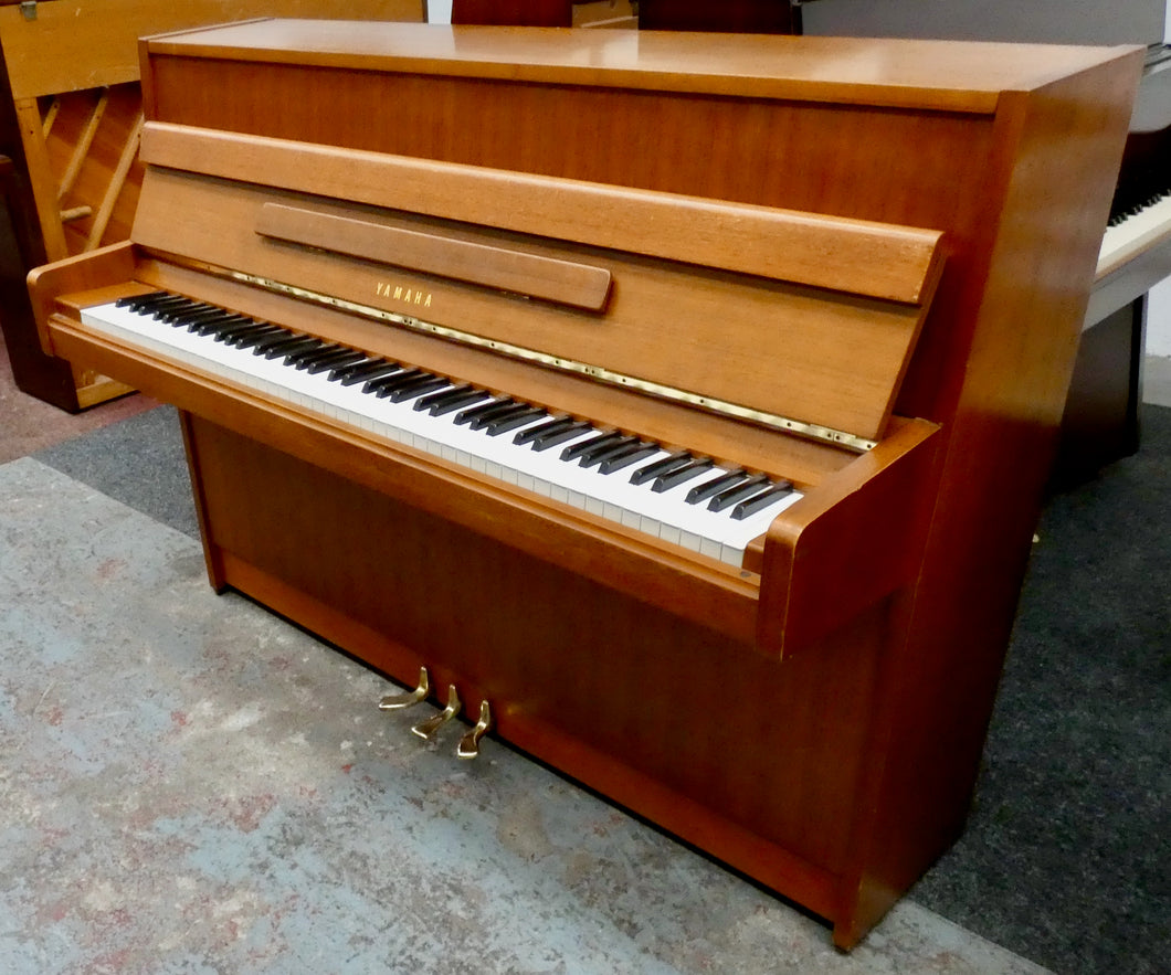 Yamaha M5E Studio Upright Piano in Walnut Finish