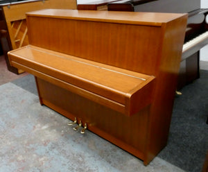 Yamaha M5E Studio Upright Piano in Walnut Finish