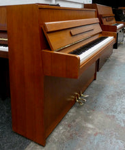 Load image into Gallery viewer, Yamaha M5E Studio Upright Piano in Walnut Finish