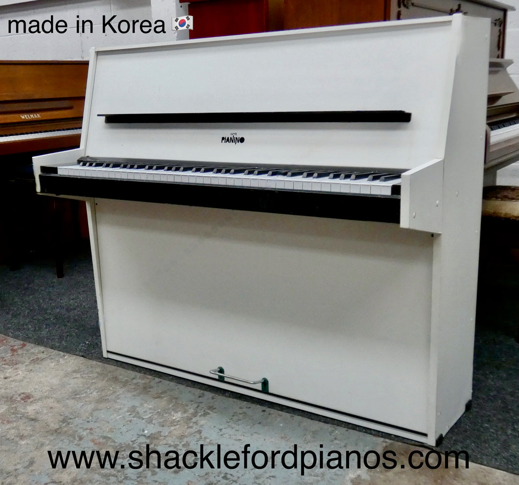 Pianino Upright Piano by Young Chang