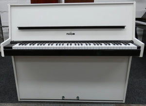 Pianino Upright Piano by Young Chang