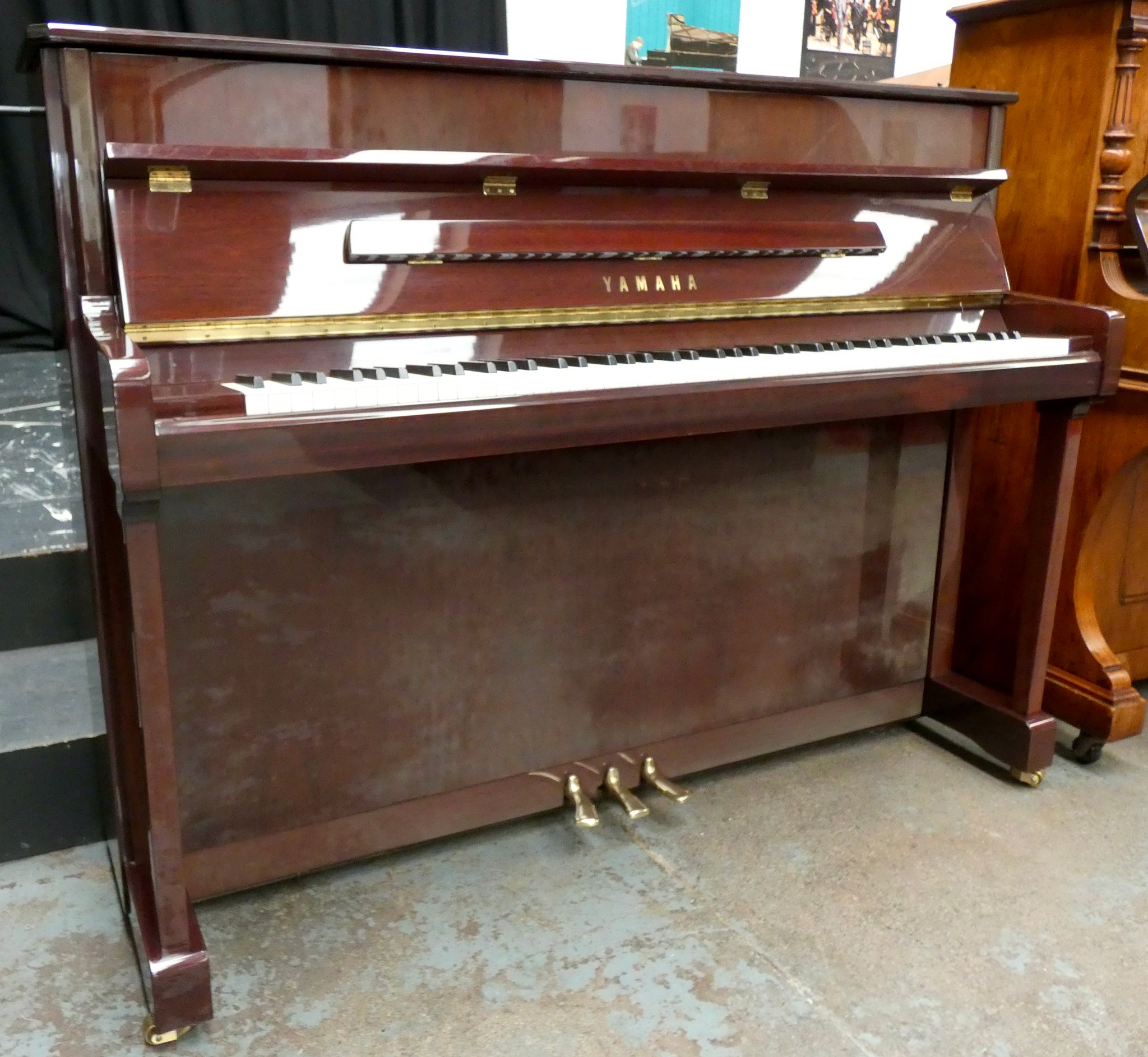 Yamaha U3 Upright Piano in Black High Gloss Finish – Shackleford