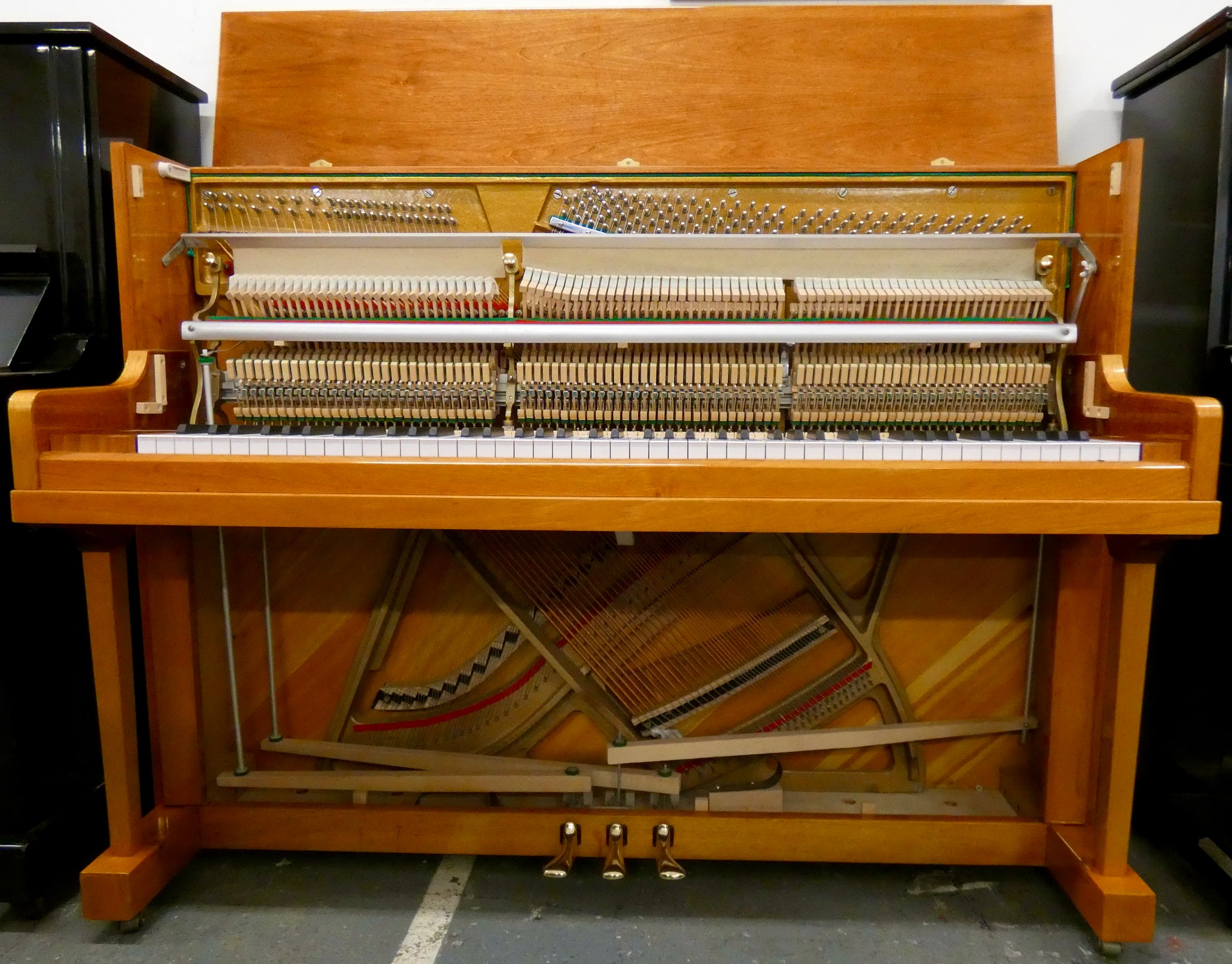 Mignon Upright Piano in Cherrywood Gloss – Shackleford Pianos