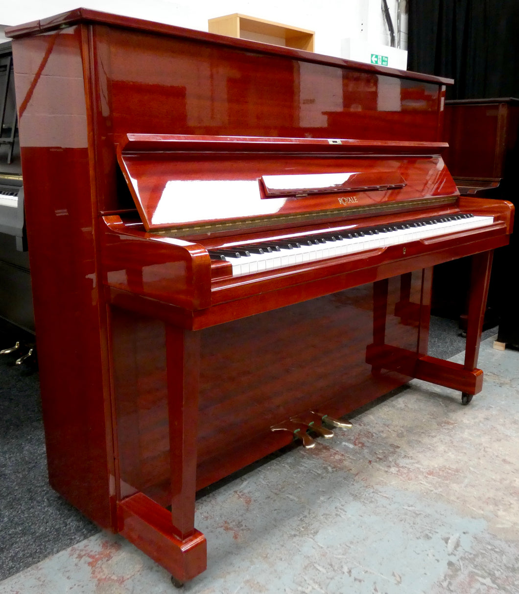 Royale RS-21 Upright Piano in Polished Mahogany