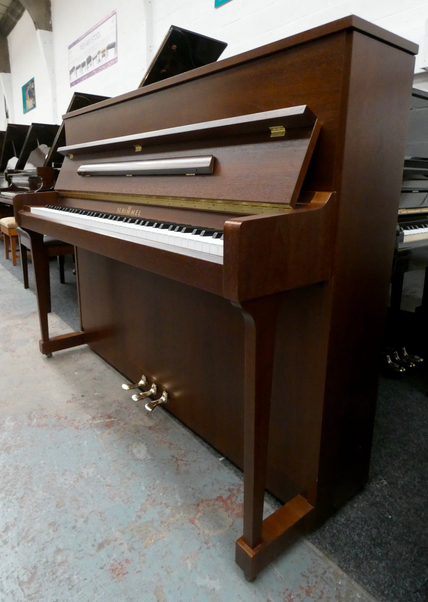 Schimmel 116 Upright Piano in Mahogany Cabinetry – Shackleford Pianos