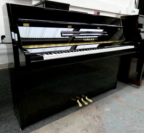 Yamaha b1 PE Upright Piano in Black High Gloss