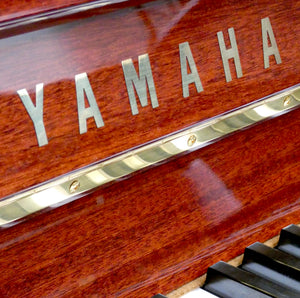 Yamaha P114 in Polished Mahogany Gloss