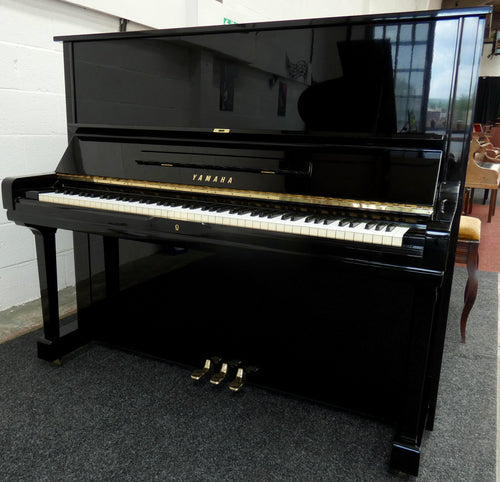 Yamaha U3 in Black High Gloss Cabinetry