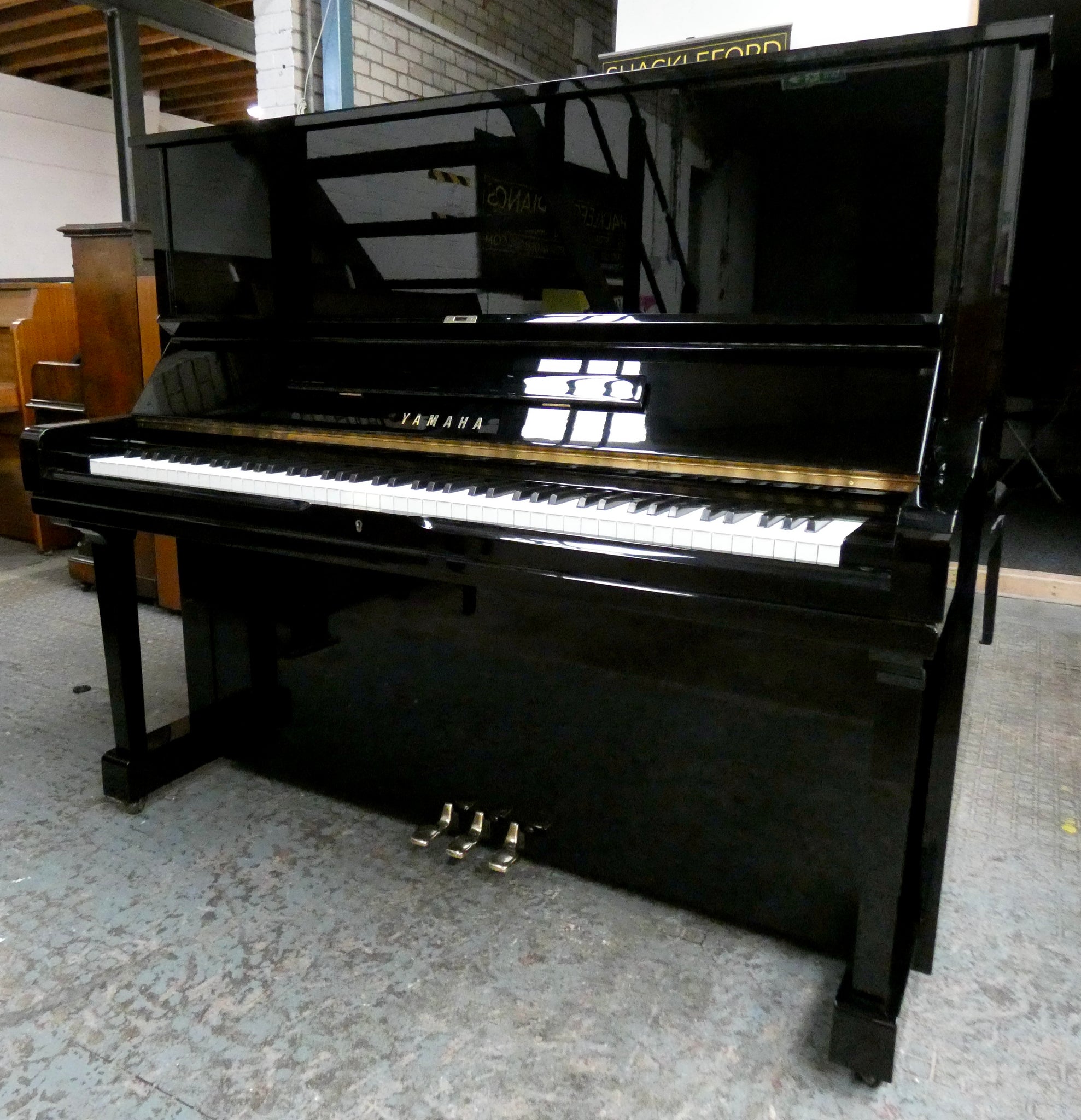 Yamaha U3 Upright Piano in Black High Gloss Finish – Shackleford
