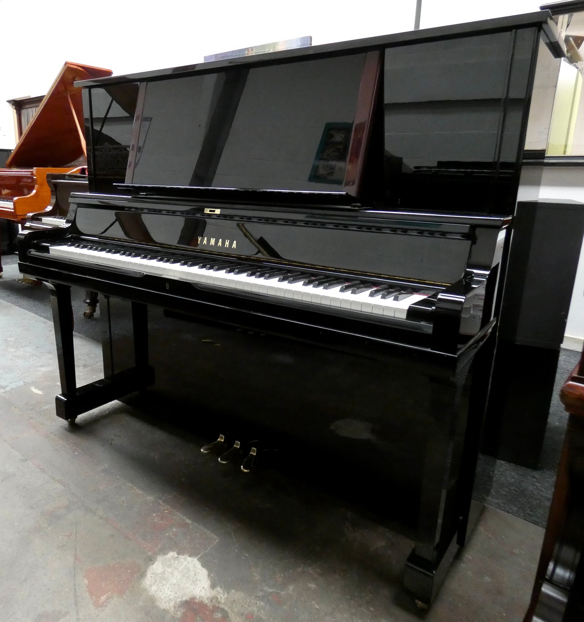 Yamaha U5 Upright Piano in Black High Gloss Finish – Shackleford